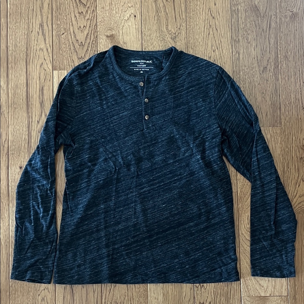 Banana Republic Men's Dark Gray Henley Shirt 3 button 100 cotton